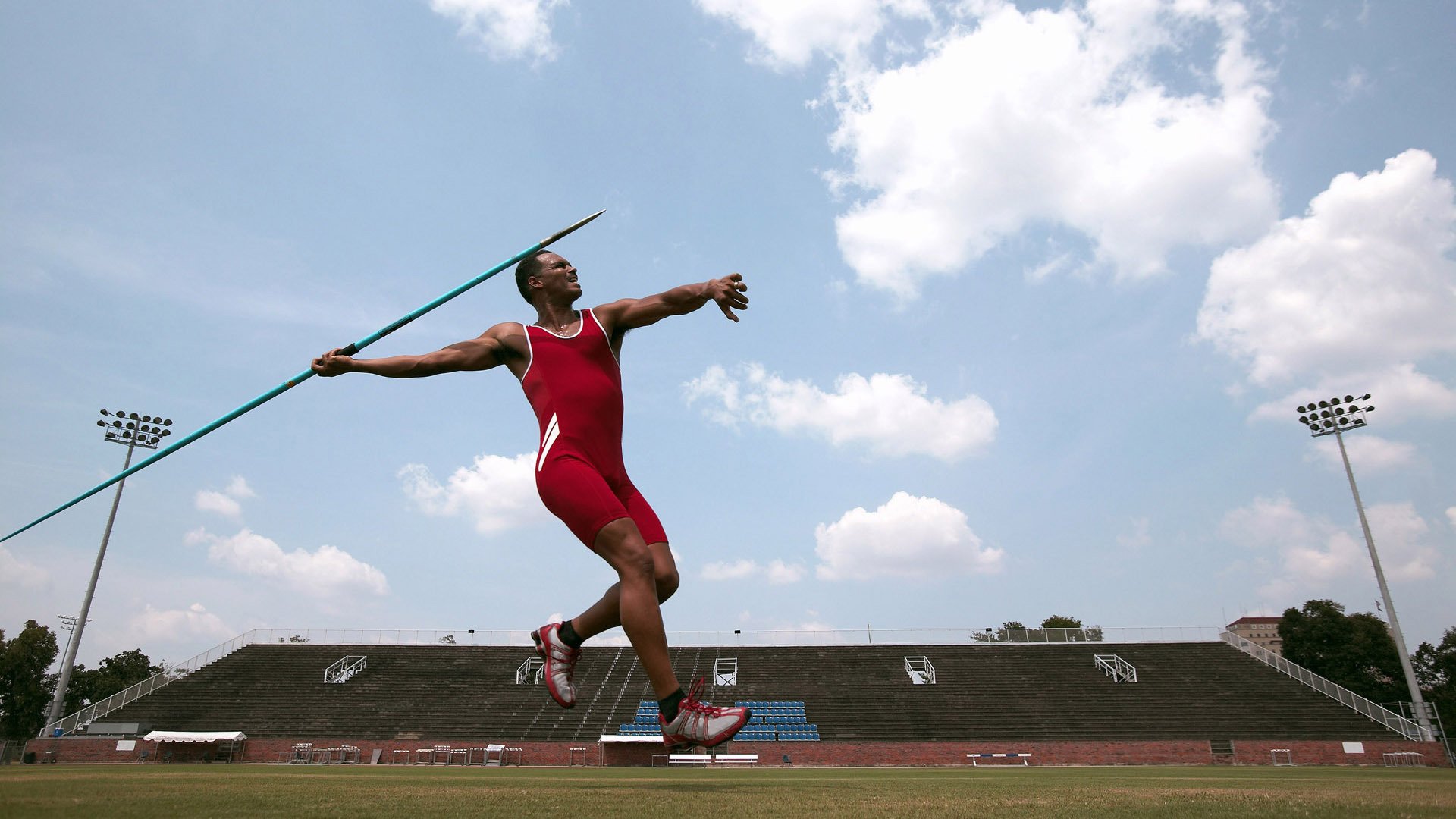 中国足球青训营招生规模不断扩大，中国足球青训补偿及培训费
