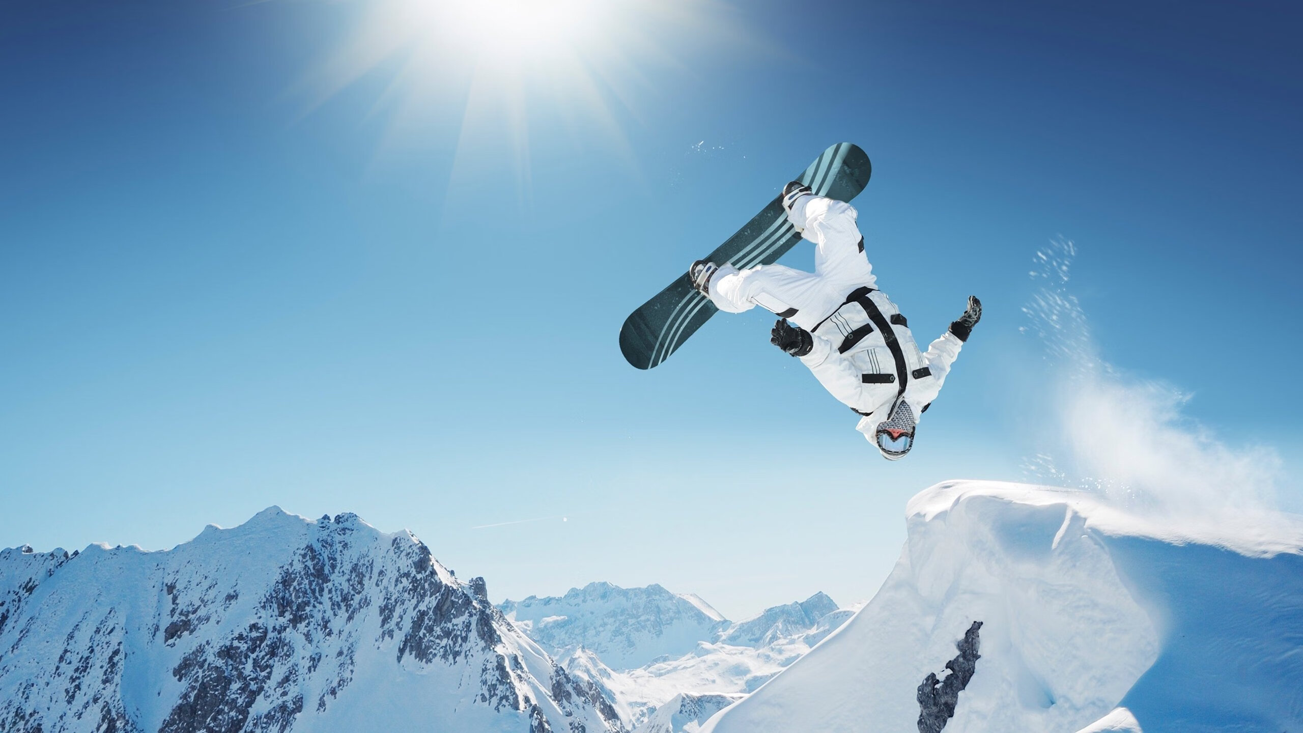 训练营中加入跳绳平衡跑等基础动作提高身体协调性，平衡绳连续跳